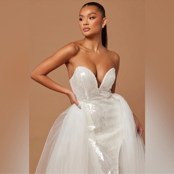 New Strapless Deep V Sequin Tulle Gown in White Size Medium - Picture 4 of 8